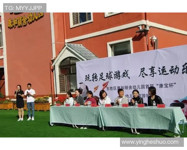 周六约上好友一起去踢足球畅享运动乐趣和团队合作的快乐时光